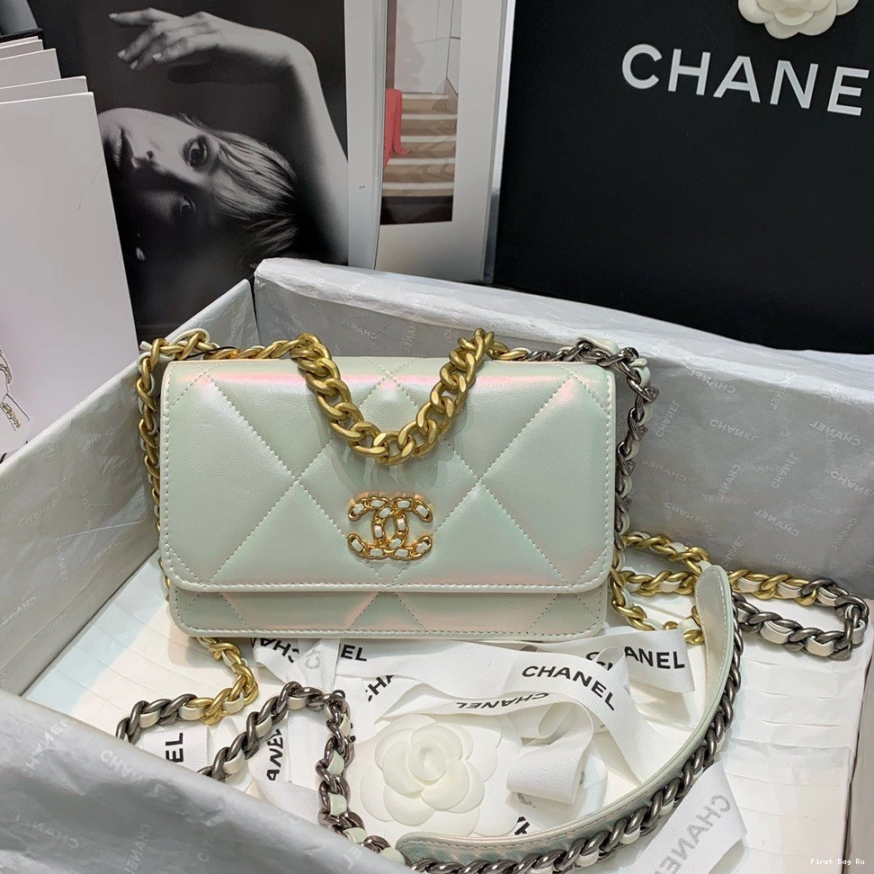 Firstbag Ru CHAIN WALLET CHANEL19 ON 0708